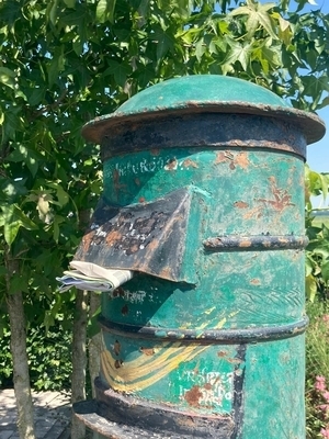 Oude brievenbussen woonaccessoires mancave spullen